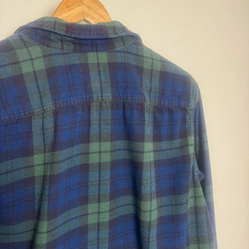 American Eagle Outfitters‎ Navy and Forest Plaid Flannel Long Sleeve Shirt